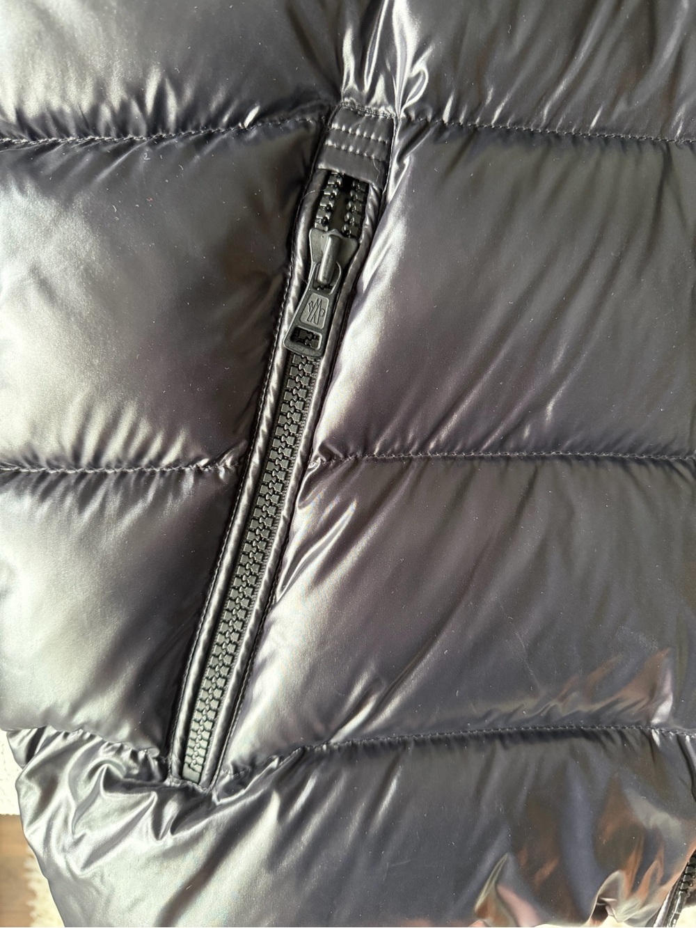 100% authentic Moncler Black Down Puffer Jacket with removable Fur-Trim Hood - Picture 7 of 7
